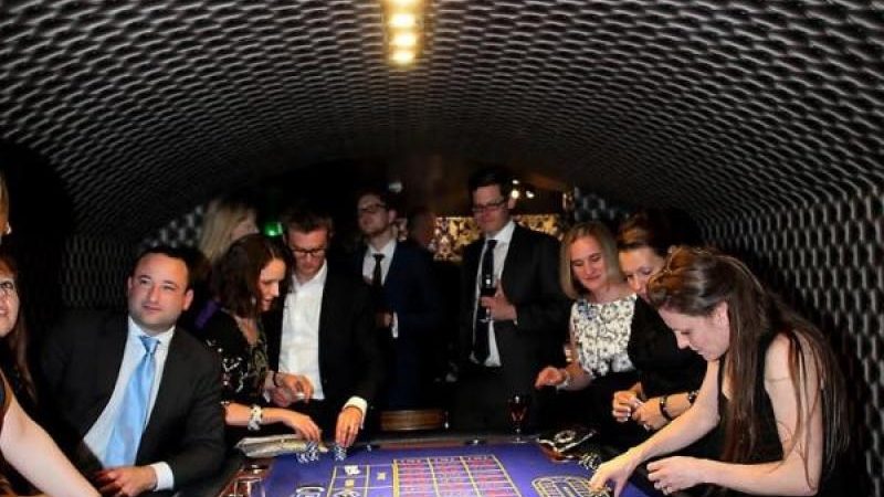 Why Internet Casinos Let you Play Totally Free