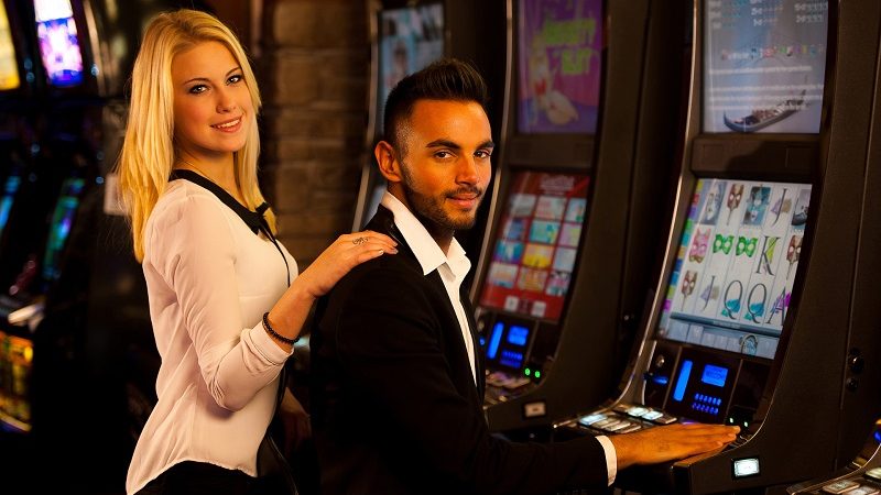 How Casino slotis online poker is different and help people earn a lot