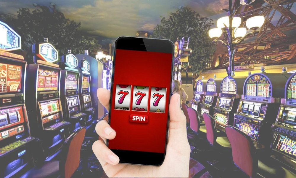 How does late betting function in bitcoin roulette formats?